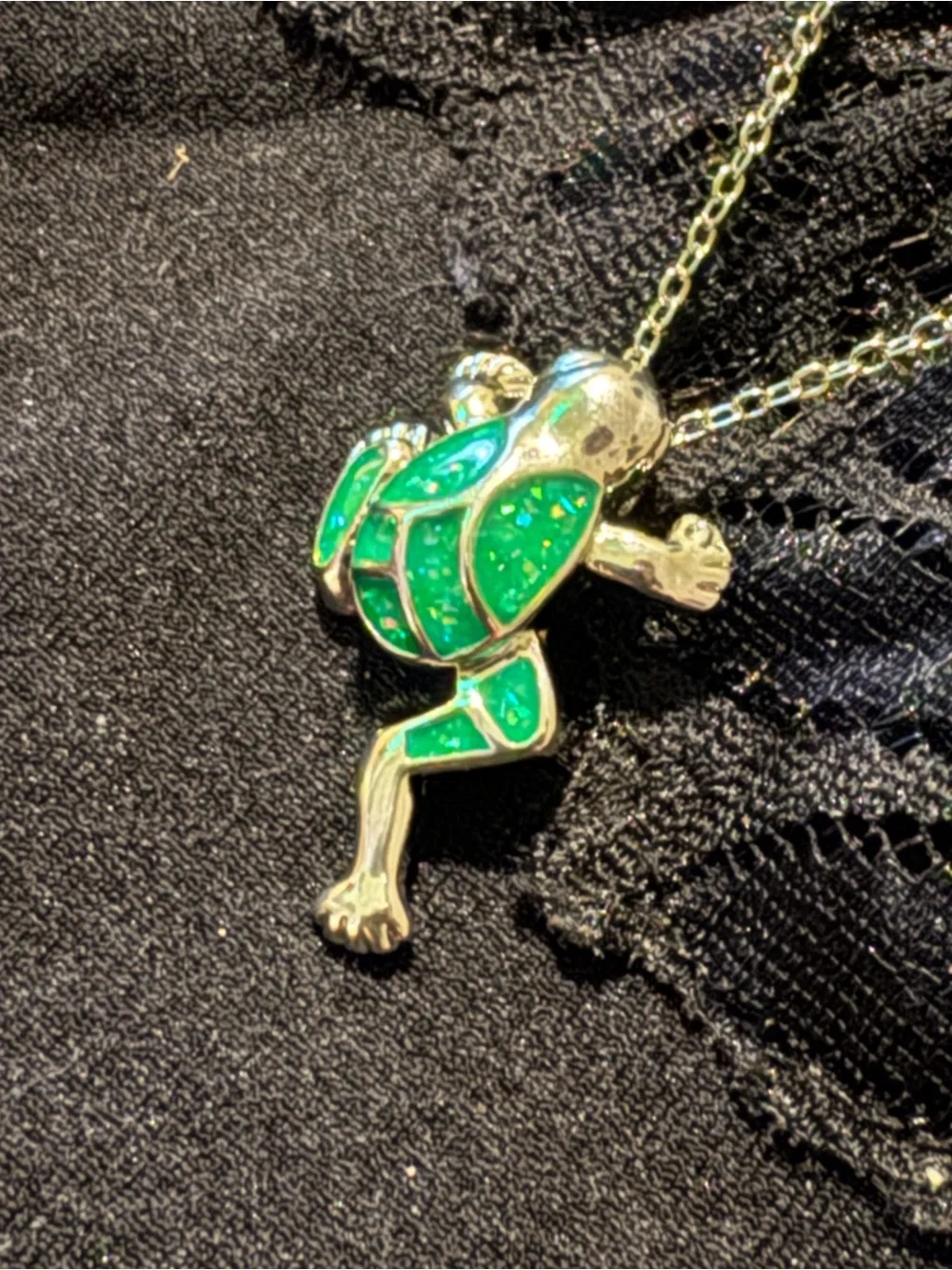 Source Unknown Fashion Silver toned Frog Pendant Necklace with Green Inlay
